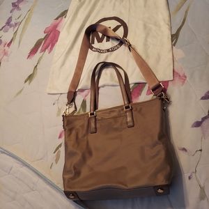 Michael Kors tote and crossbody bag color beige 🤎including the bag to cover it